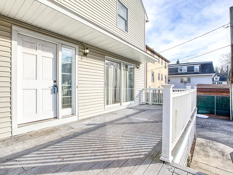 24 Hollow Wood Ln #1 — Photo 3