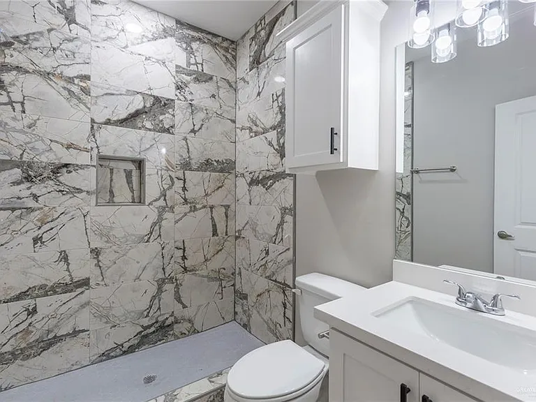 820 E Cedar Ave #101 — Photo 7