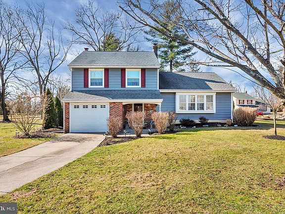 2nd image of 796 Saint James Ct