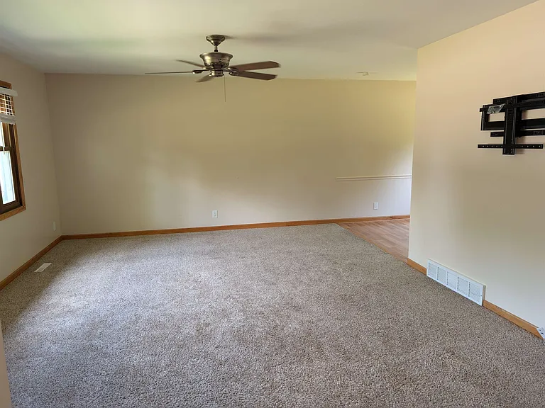 213 S Jefferson St — Photo 10