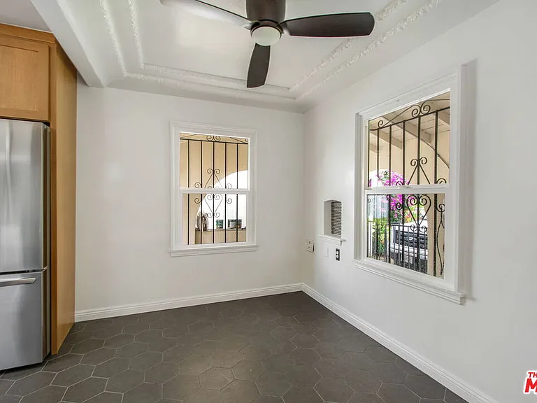 4126 S Bronson Ave — Photo 10