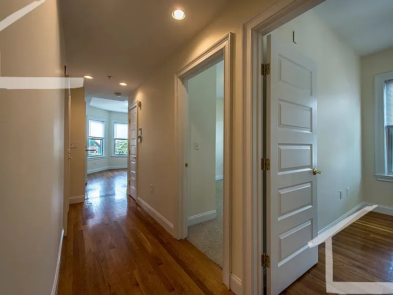 4-55 W Ashford St #4 — Photo 5