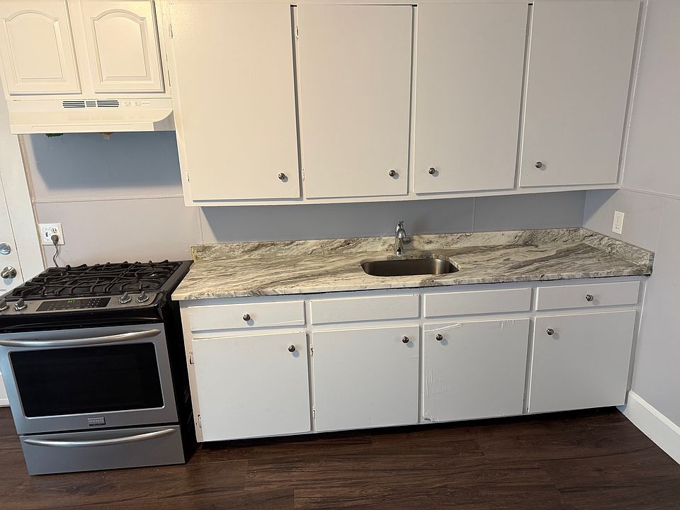 New granite and oven