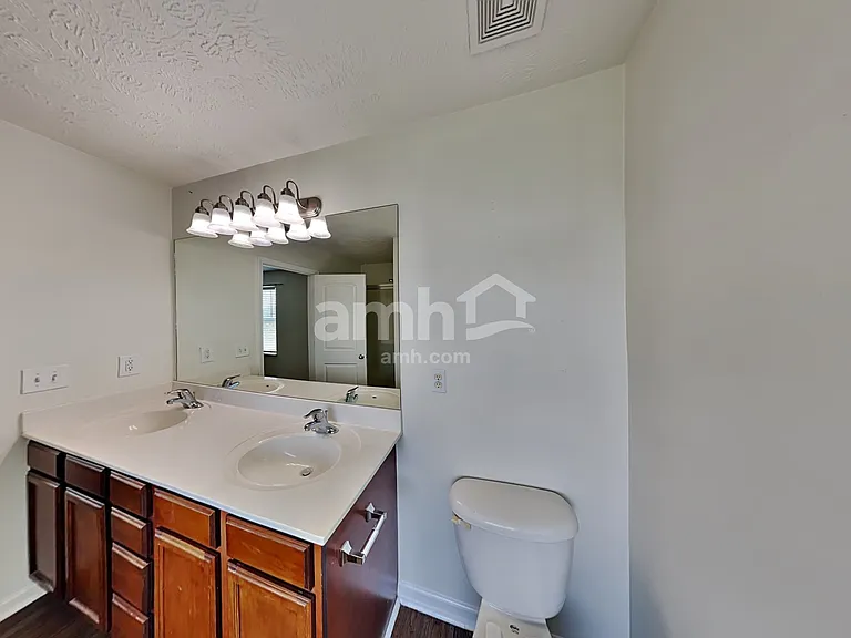 2076 Red Jacket Trce — Photo 12
