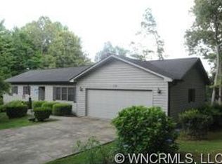 106 Pine Tree Ln, Flat Rock, NC 28731