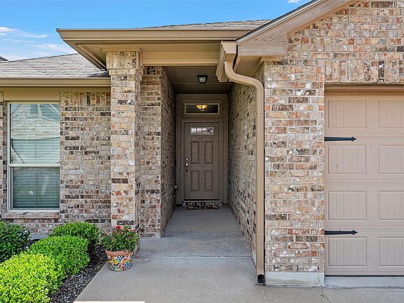 4th image of 2820 Samson Dr