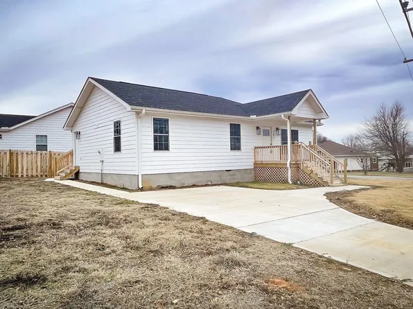 101 Elmer St, Greer, SC 29651