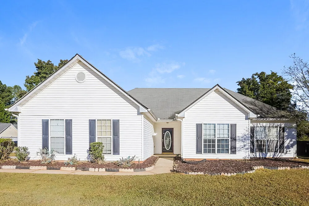 3 bed, 2.0 bath, 1457 sqft, $1,755 — Photo 1