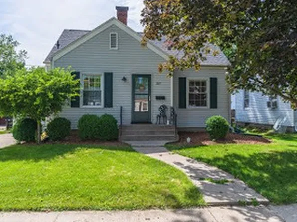 517 Florence Ave, Bloomington, IL 61701