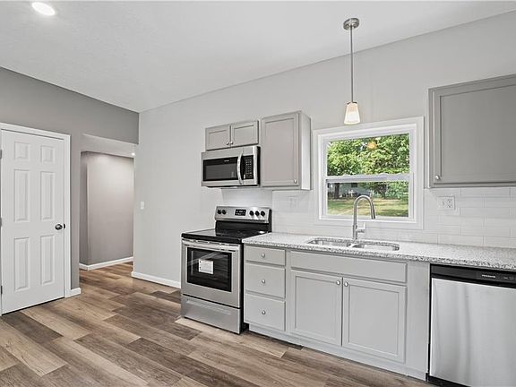 3rd image of 716 10th St
