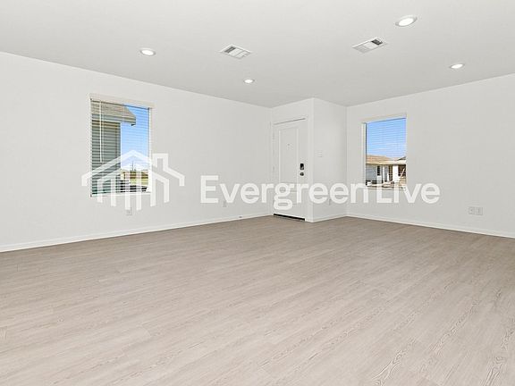 4th image of 321 Acorn Rd