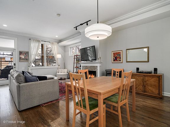 3rd image of 1412 N Hoyne Ave #1C