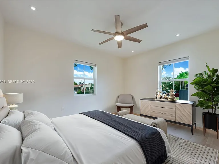 6356 SW 14th St — Photo 17