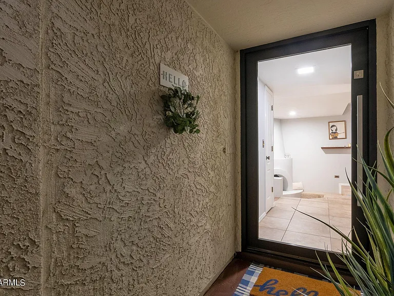 4611 E Desert Dr — Photo 9
