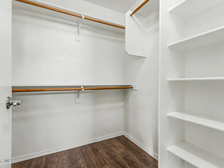 308 W Liberty Ln — Photo 23