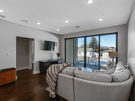 4th image of 116 West Ave #207