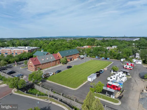 43140 Town Hall Plz, Chantilly, VA 20152