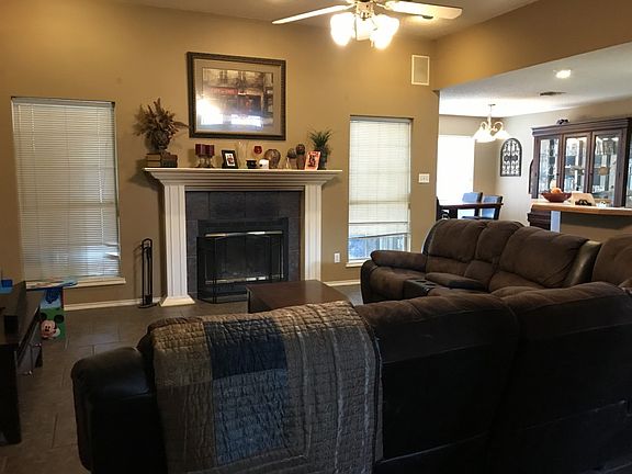 3rd image of 6005 Yorktown Pl