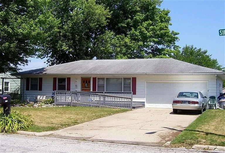 3307 Silverbrook Ave photo 1