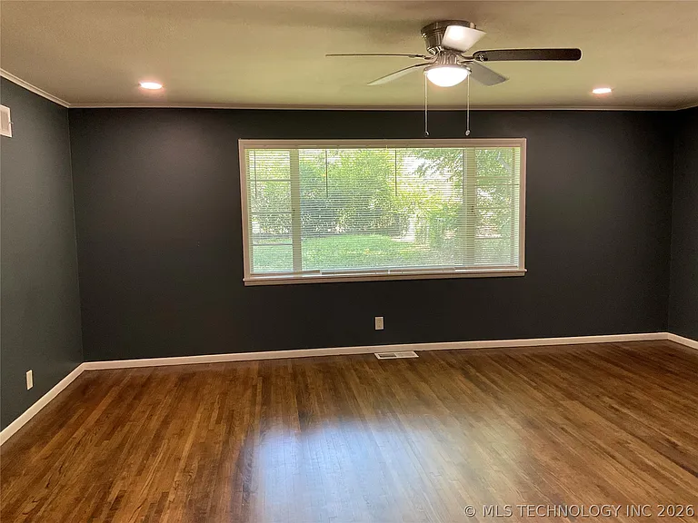 5745 E 27th Pl — Photo 3