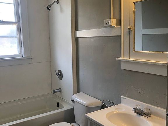 5th image of 1916 43rd St #10993218