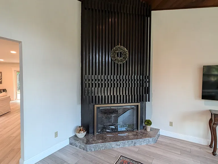 4059 Crest Rd — Photo 11