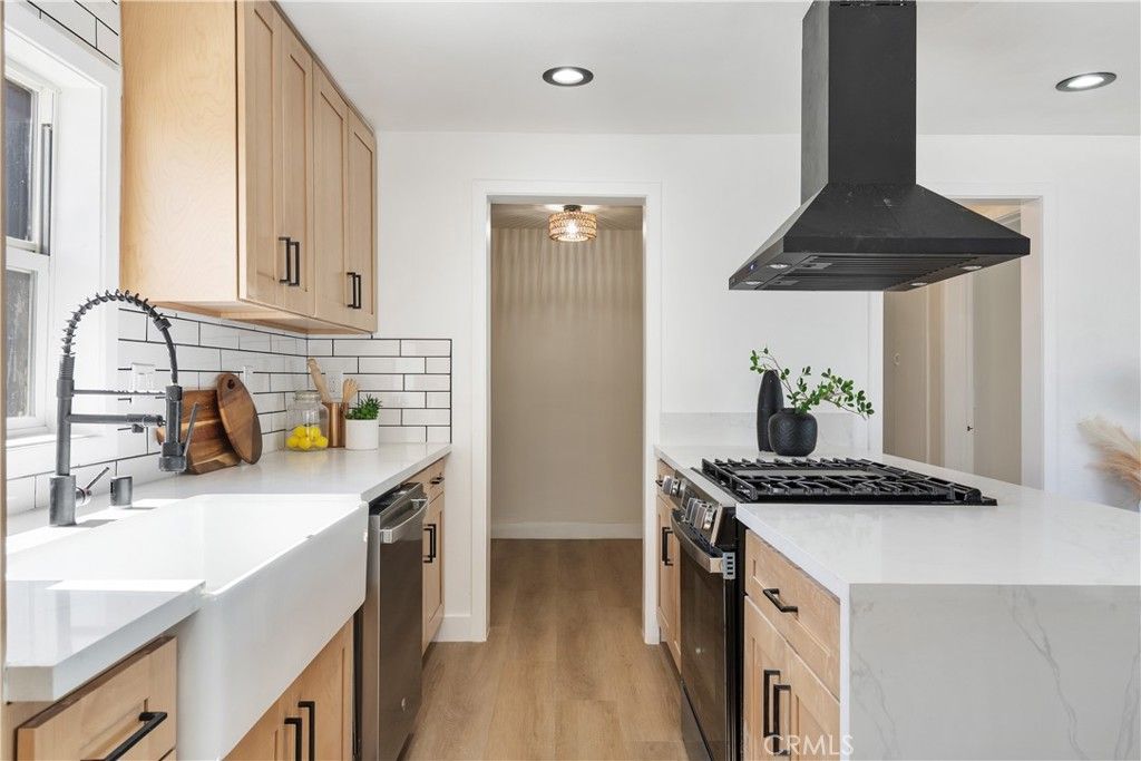 915 N Pasadena Ave, Azusa, CA - More