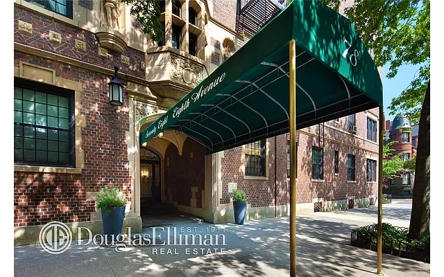 Sold by Douglas Elliman | media 21