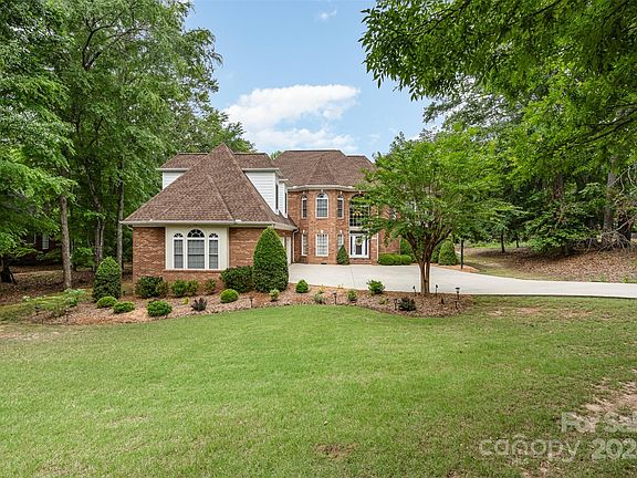 3rd image of 527 Bent Creek Ln