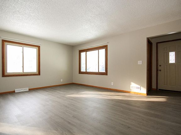 3rd image of 4700 Lakeview Ave N