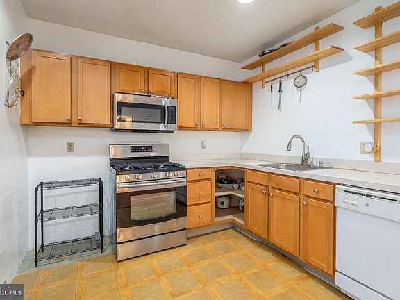 2nd image of 1100 Vine St APT 504