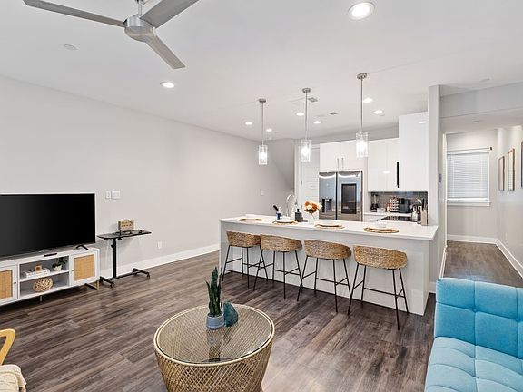 3rd image of 1120 Galveston Ave #1