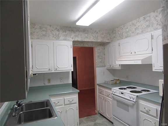 3rd image of 92 Winnet Dr