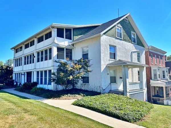 424 Linden Ave #3
