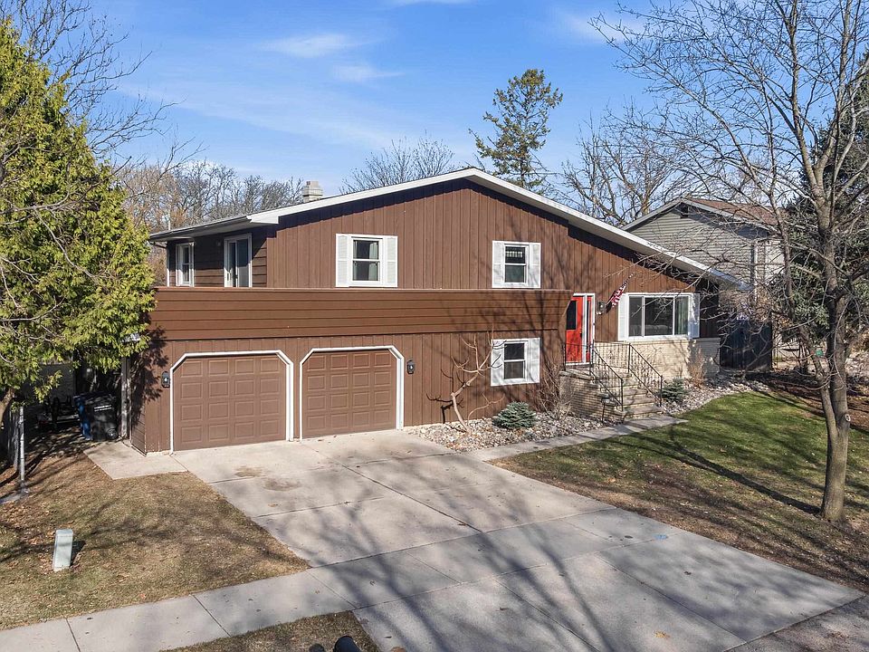 1st image of 909 Brookwood Ct