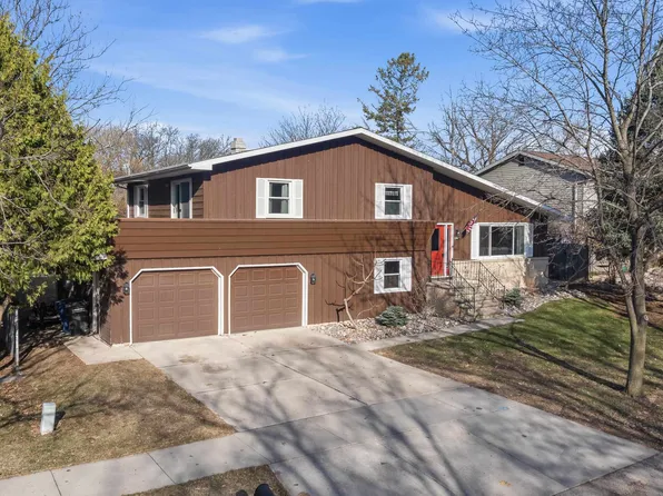 909 Brookwood Ct, Oshkosh, WI 54902