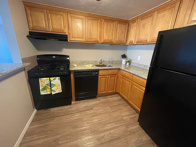 Bayside Country Club Apartments — Photo 50