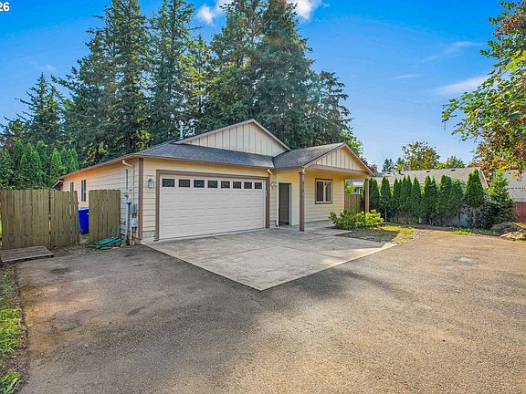 2nd image of 813 NE 194th Ave