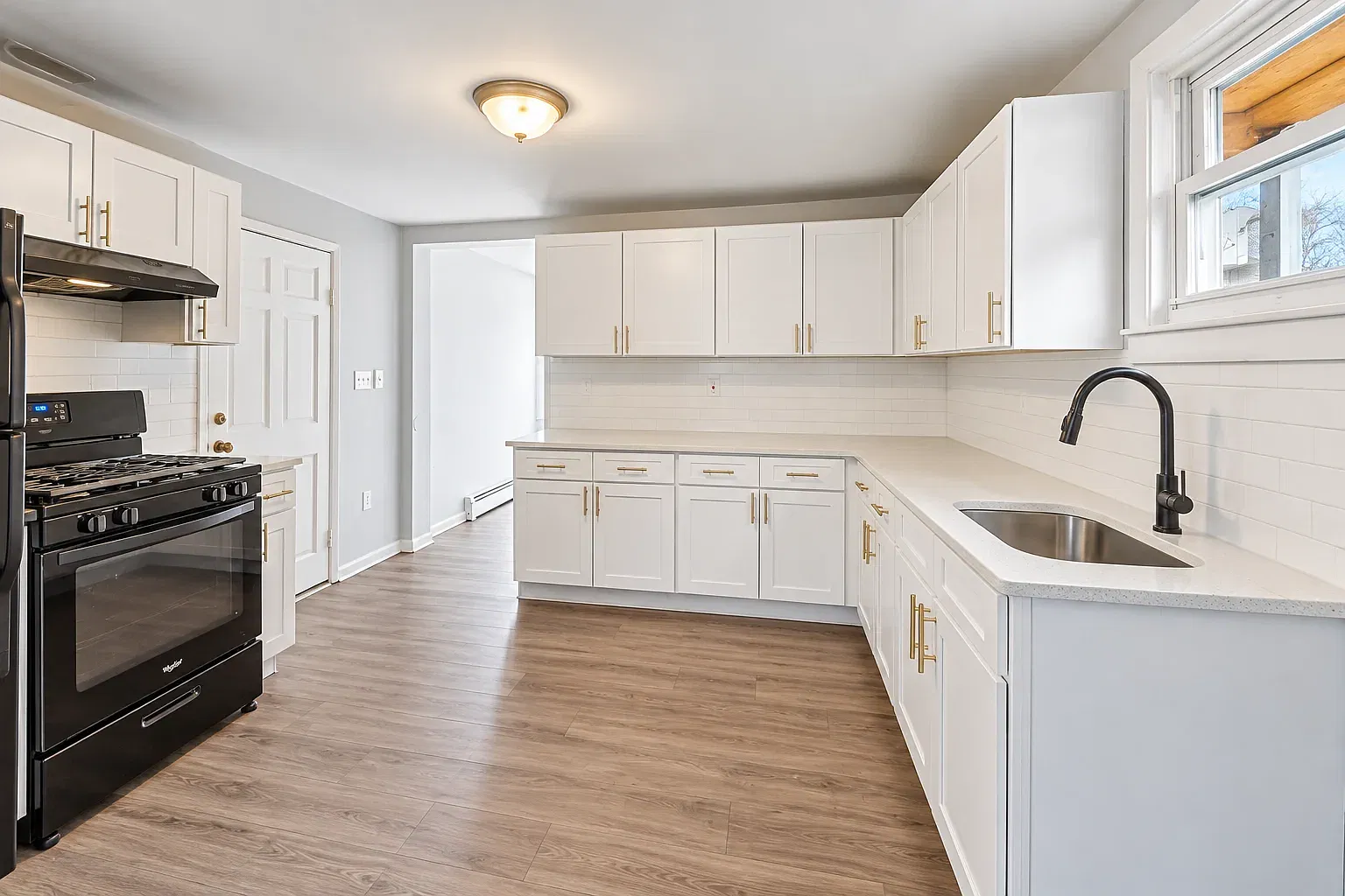 4 bed, 1346 sqft, $2,450 — Photo 4