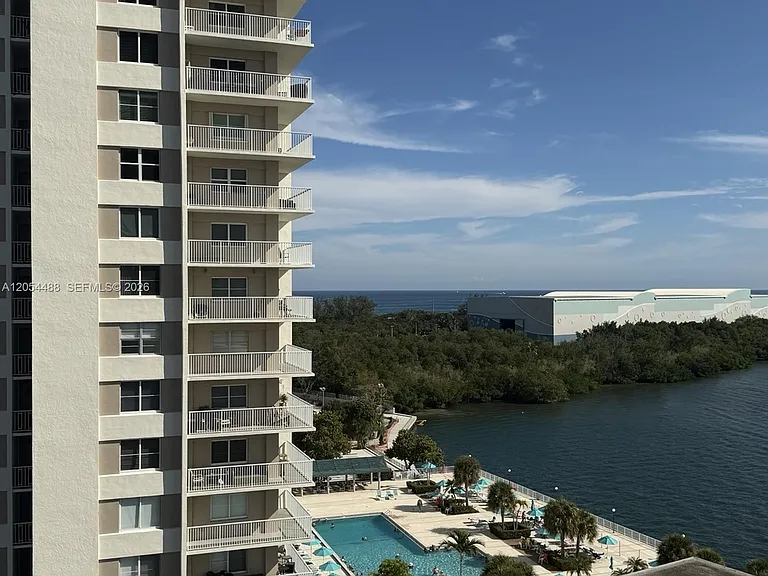 500 Bayview Dr #1031 — Photo 4