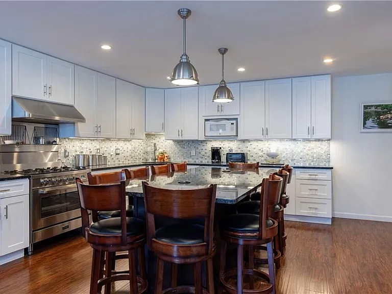 14 Clinton Ave #3 — Photo 4