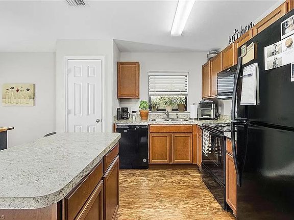 5th image of 2606 NE Juanita Pl