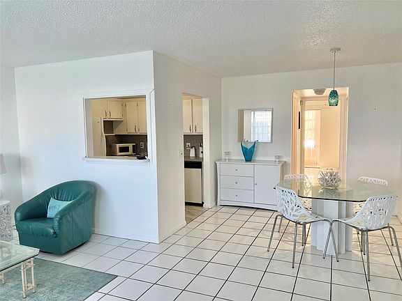 4th image of 266 Oakridge P #266