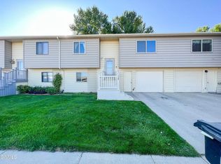 1129 E Ridge Ct, Williston, ND 58801