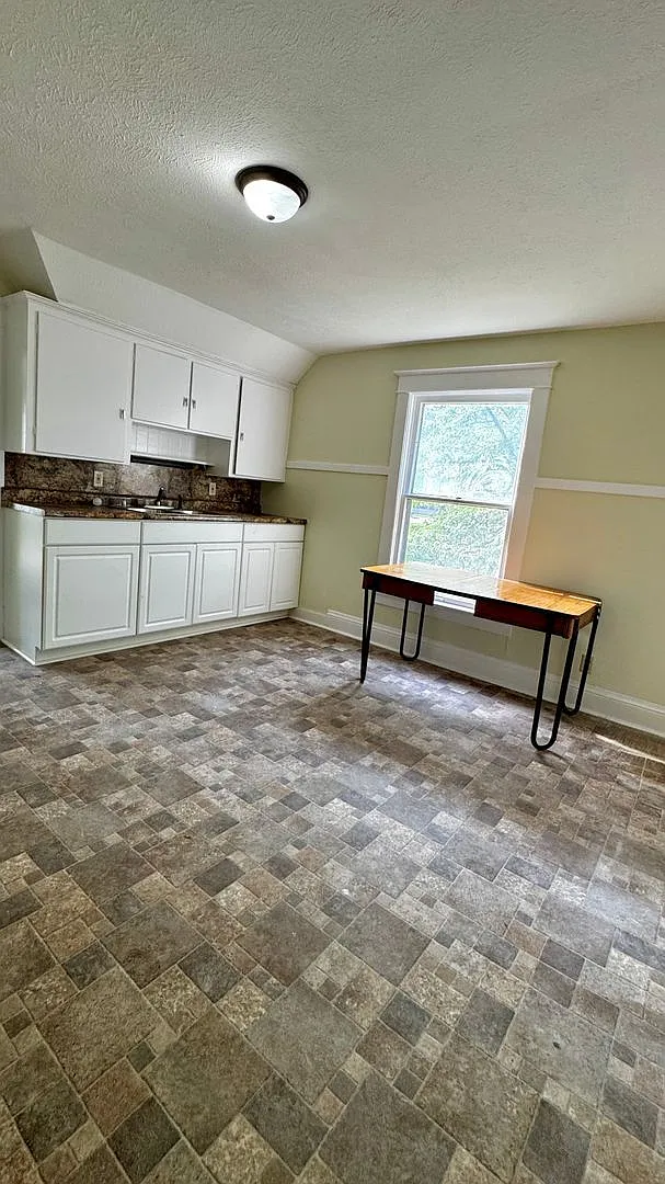 2 bed, 1.0 bath, $1,395 — Photo 4
