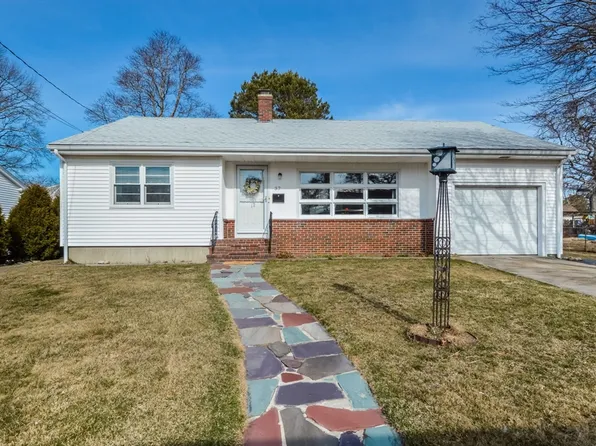 37 Pinette St, Dartmouth, MA 02747