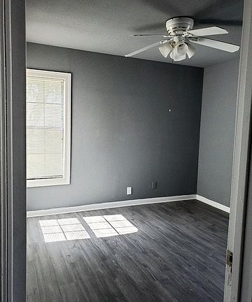4th image of 430 Oriental Ave