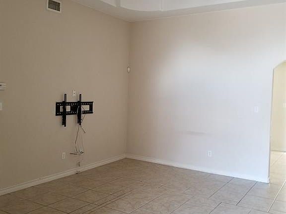 4th image of 708 W Stacie Ln