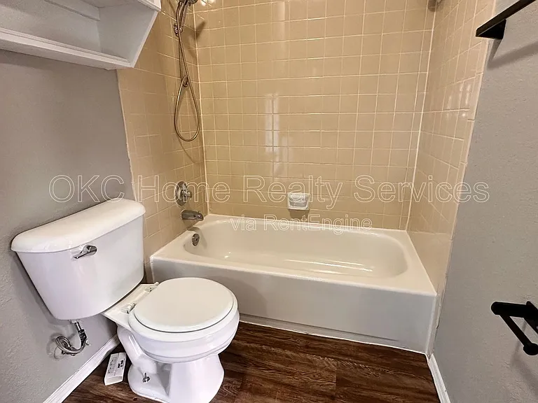 6713 Lyrewood Ln — Photo 23