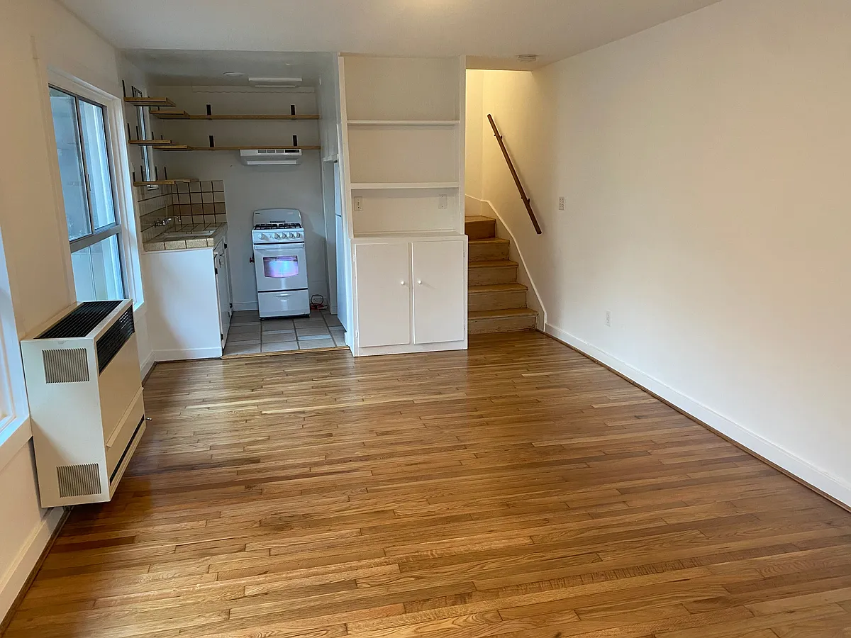 Building Photo - 1801 Rose St #6
